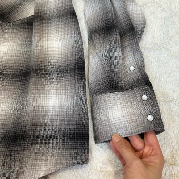 Levi Strauss - Western Style Gray Plaid Long Sleeved Button Up Flannel Shirt - Picture 12 of 12